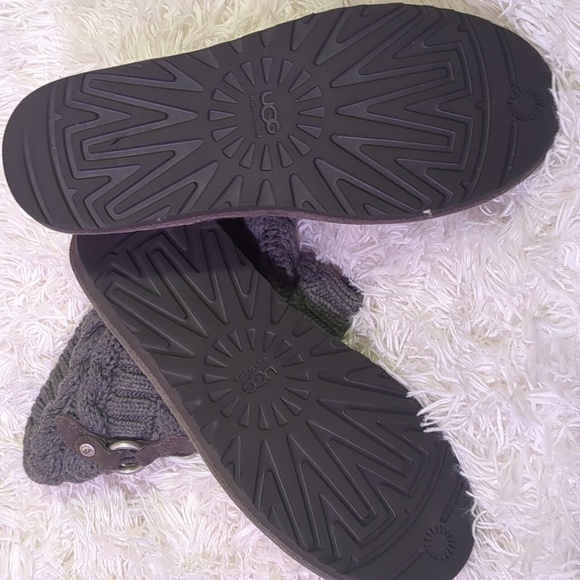 UGGS GRAY SWEATER WITH SILVER BUCKLES SIZE 9 - Picture 7 of 12